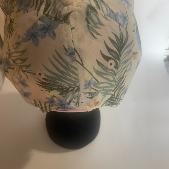 Florida Marlins 9Fifty Cooperstown Collection Floral Beach Hawaiian Snapback Hat - Picture 9 of 10